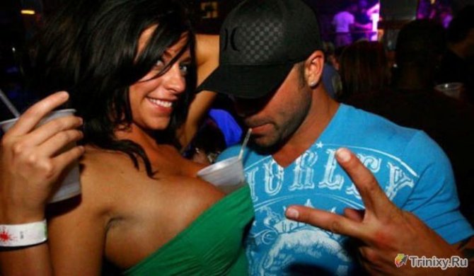 Пьяные девушки отрываются на полную катушку