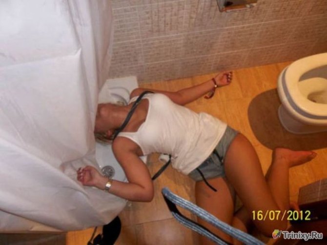 Пьяные девушки отрываются на полную катушку