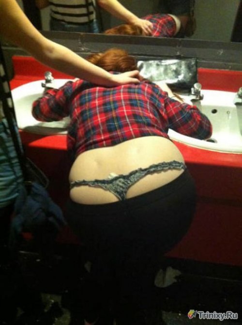 Пьяные девушки отрываются на полную катушку