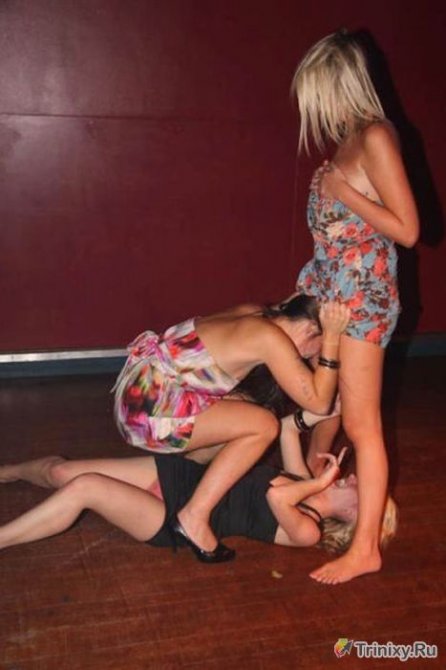 Пьяные девушки отрываются на полную катушку