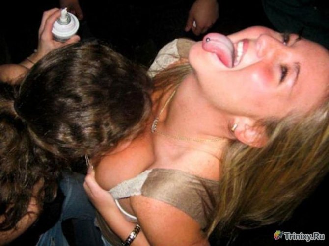 Пьяные девушки отрываются на полную катушку