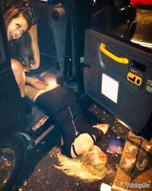 Пьяные девушки отрываются на полную катушку