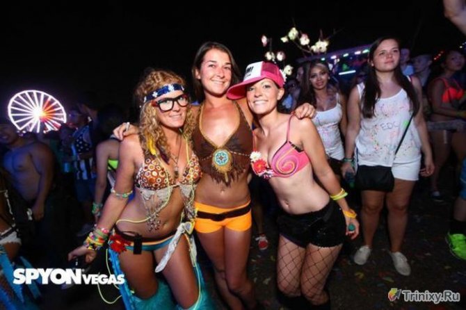 Сексуальные красотки с фестиваля электронной музыки в Лас-Вегасе