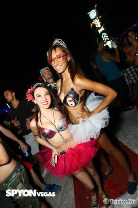 Сексуальные красотки с фестиваля электронной музыки в Лас-Вегасе