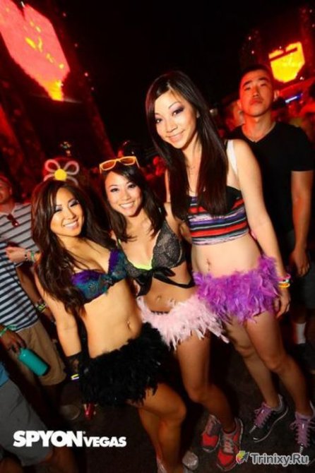 Сексуальные красотки с фестиваля электронной музыки в Лас-Вегасе