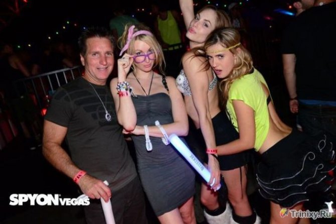 Сексуальные красотки с фестиваля электронной музыки в Лас-Вегасе