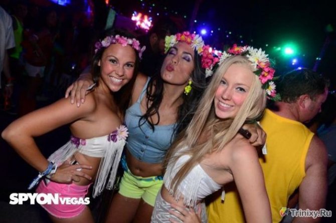Сексуальные красотки с фестиваля электронной музыки в Лас-Вегасе