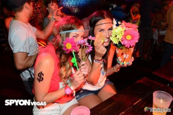 Сексуальные красотки с фестиваля электронной музыки в Лас-Вегасе