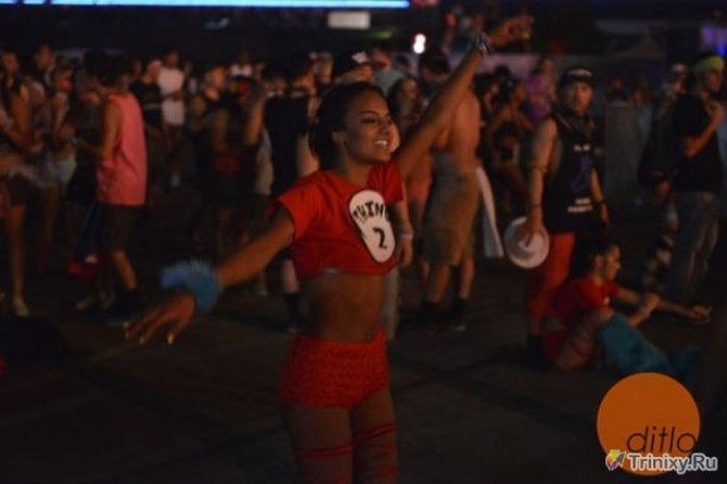 Сексуальные красотки с фестиваля электронной музыки в Лас-Вегасе