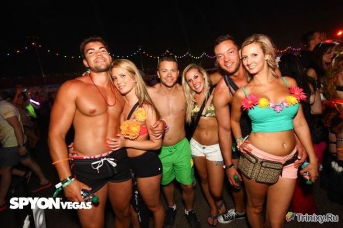 Сексуальные красотки с фестиваля электронной музыки в Лас-Вегасе