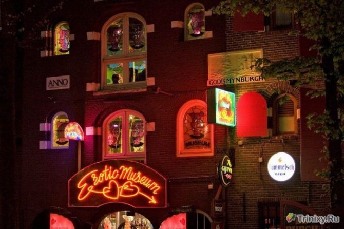 Фотопрогулка по улице красных фонарей