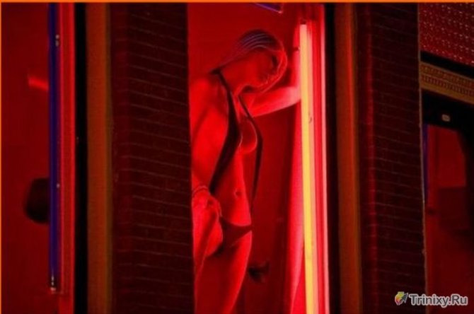 Фотопрогулка по улице красных фонарей