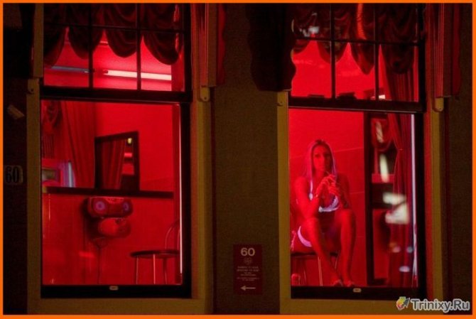 Фотопрогулка по улице красных фонарей