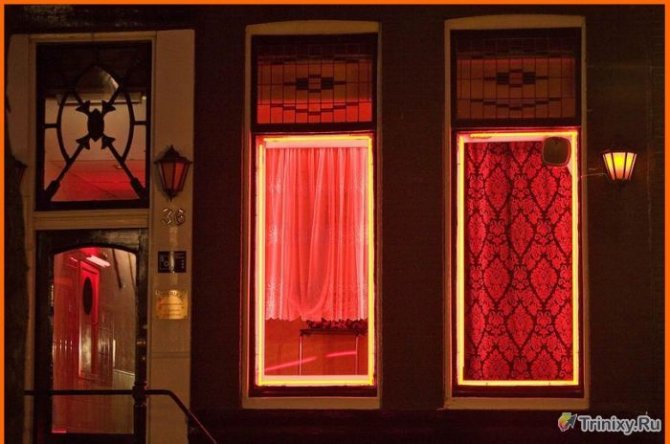 Фотопрогулка по улице красных фонарей