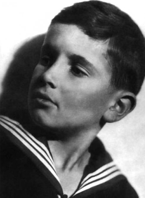 Как выглядели знаменитые люди в детстве