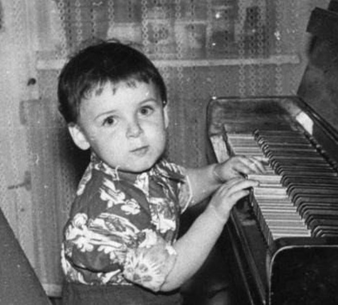 Как выглядели знаменитые люди в детстве