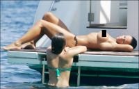 Nereida Gallardo на пляже топлесс