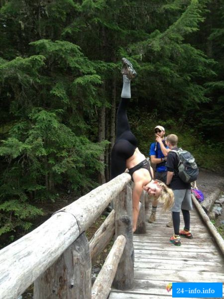 Девушки в обтягивающих лосинах