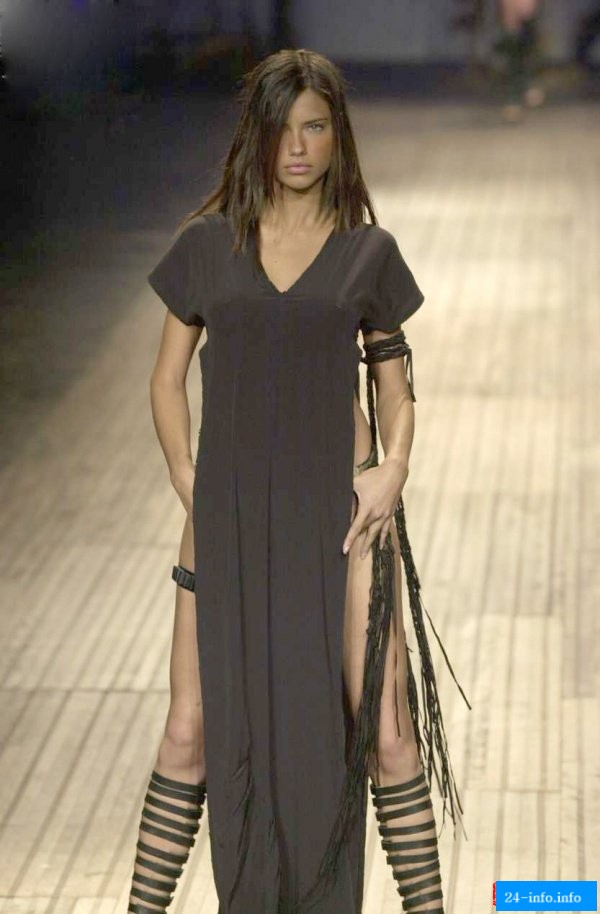 Голая Адриана Лима