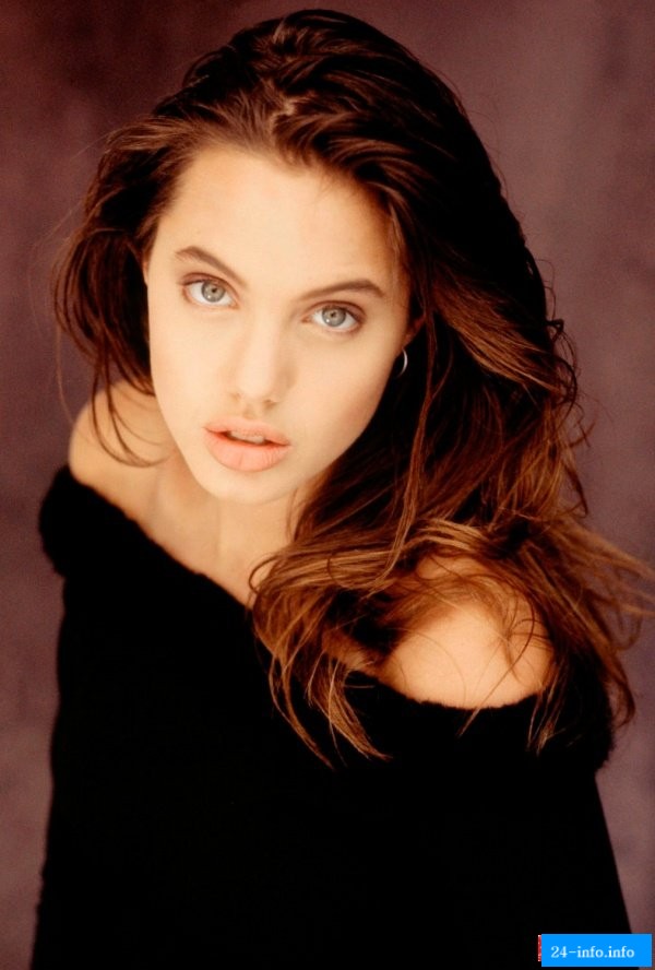 Голая Анджелина Джоли