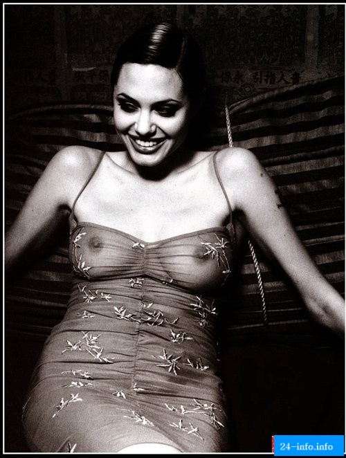 Голая Анджелина Джоли