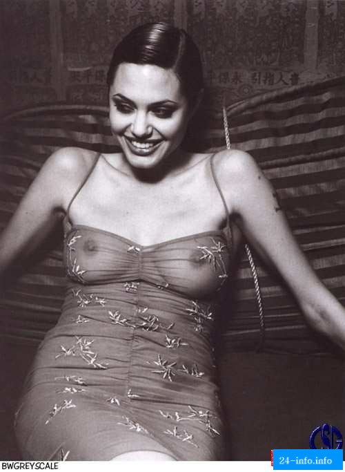 Голая Анджелина Джоли