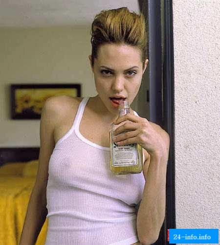 Голая Анджелина Джоли