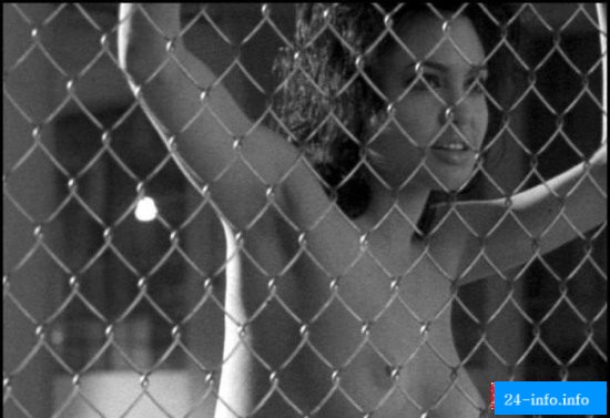 Голая Анджелина Джоли