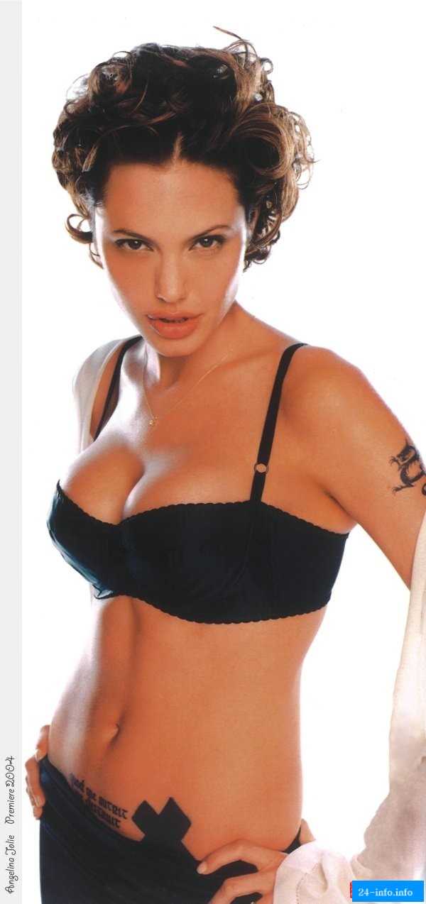 Голая Анджелина Джоли