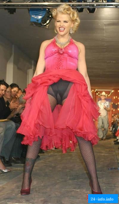 Голая Анна Николь Смит