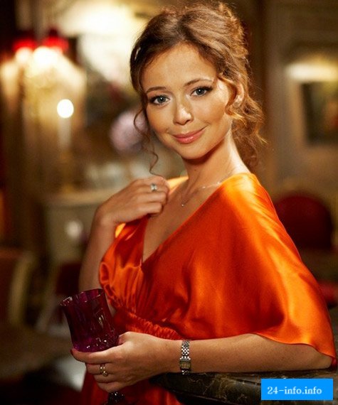 Елена Захарова /   (1975)