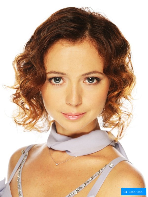 Елена Захарова /   (1975)