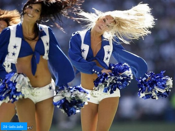 Девушки из группы поддержки команды Dallas Cowboys