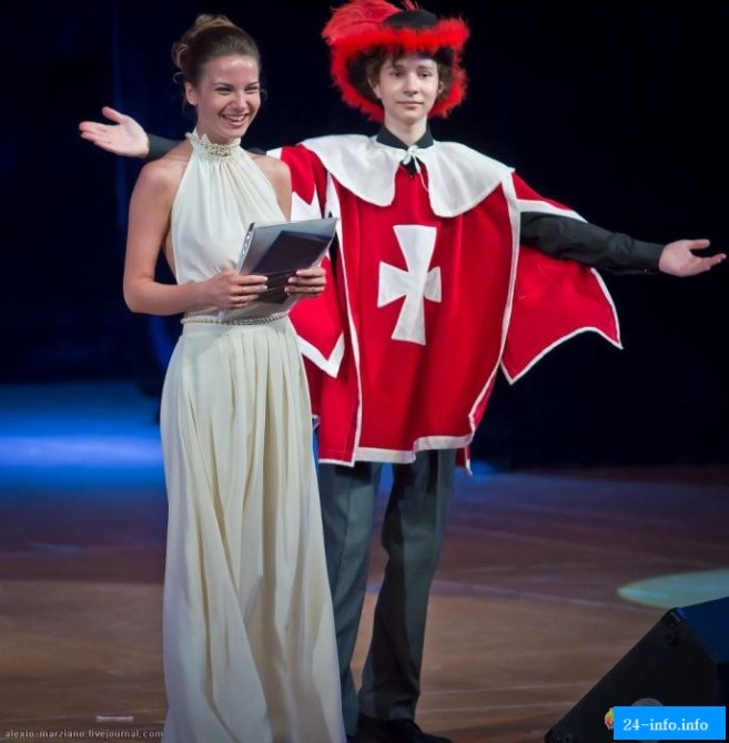 Симпатичные выпускницы 2013 года