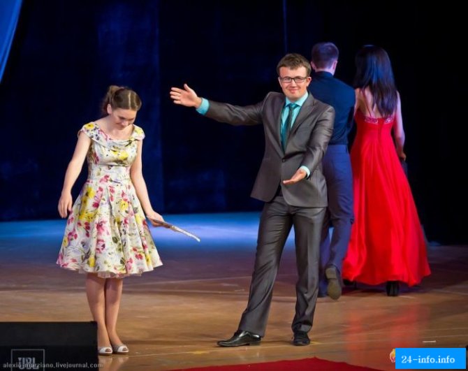 Симпатичные выпускницы 2013 года