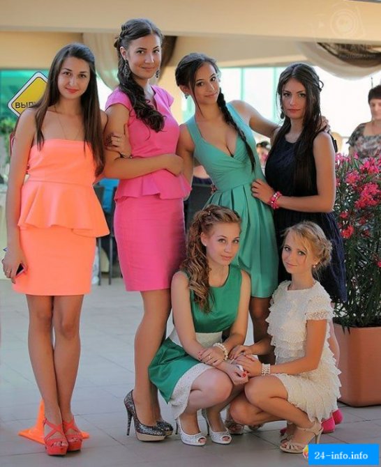 Симпатичные выпускницы 2013 года