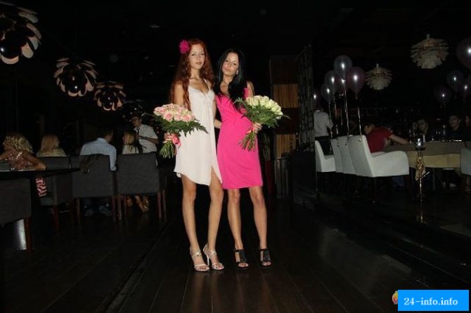 Симпатичные выпускницы 2013 года