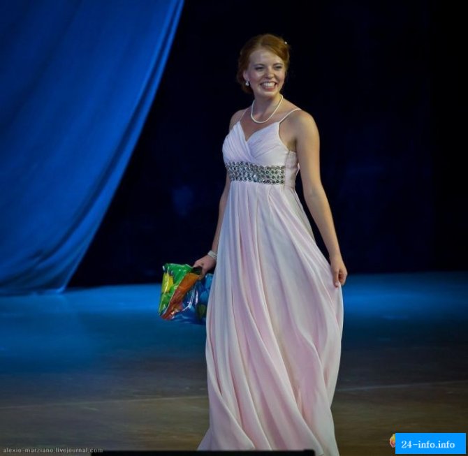 Симпатичные выпускницы 2013 года