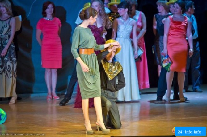 Симпатичные выпускницы 2013 года