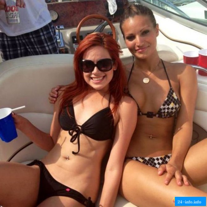 Солнце, лето, девушки в бикини