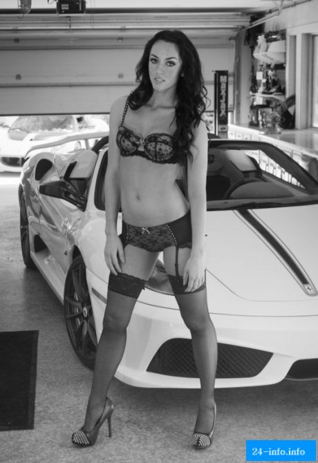 Красивые девушки и автомобили