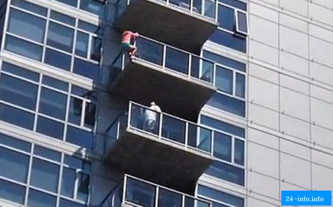 Девушку спасли от её самой (5 фото)