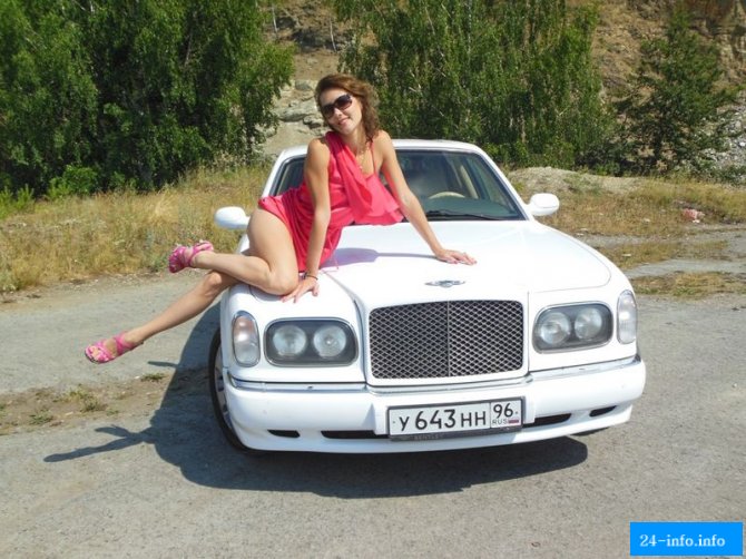 Сексуальные девушки и красивые автомобили (57 фото)