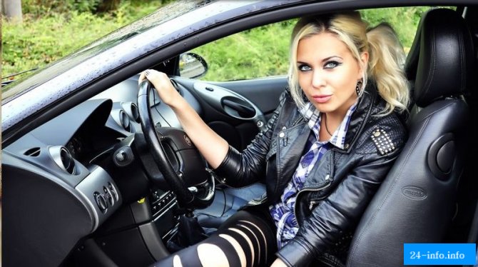 Сексуальные девушки и красивые автомобили (57 фото)