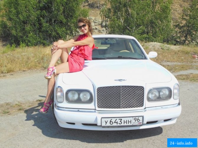 Сексуальные девушки и красивые автомобили (57 фото)