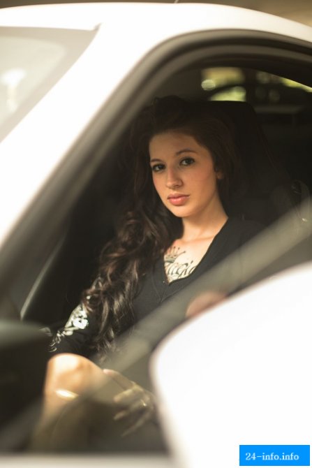 Сексуальные девушки и красивые автомобили (57 фото)