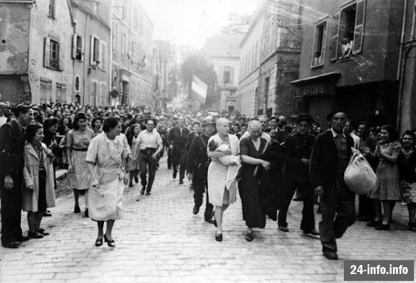 Что делали с любовницами гитлеровцев после войны (19 фото) Что делали с любовницами гитлеровцев после войны (19 фото)