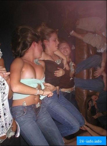 Невнимательность или случайность. Подборка девушек с выпавшими прелестями Невнимательность или случайность. Подборка девушек с выпавшими прелестями