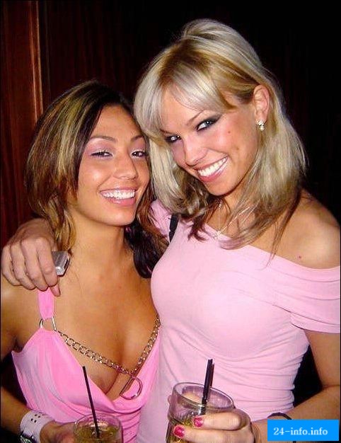 Невнимательность или случайность. Подборка девушек с выпавшими прелестями Невнимательность или случайность. Подборка девушек с выпавшими прелестями