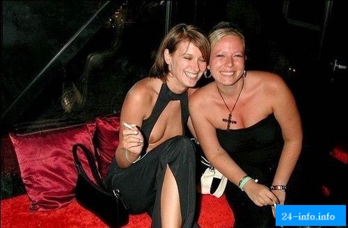 Невнимательность или случайность. Подборка девушек с выпавшими прелестями Невнимательность или случайность. Подборка девушек с выпавшими прелестями